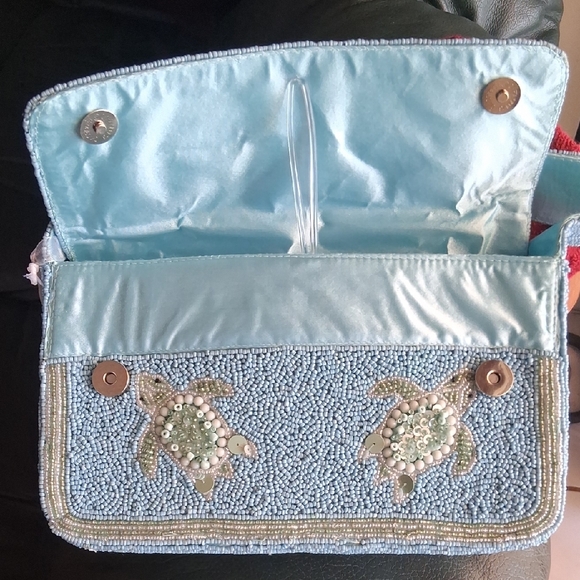 Viral Beaded Sea Turtle Design Shoulder bag. NWT. Absolutely gorgeous!! - Picture 6 of 13